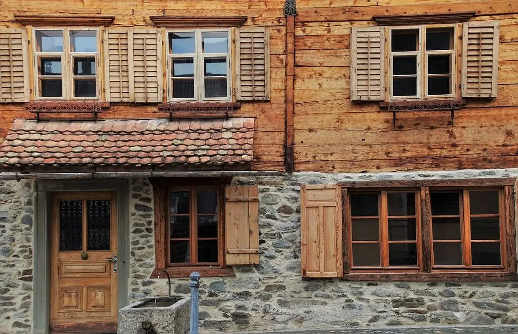 Kiedy i jak odnowić stare okna drewniane?