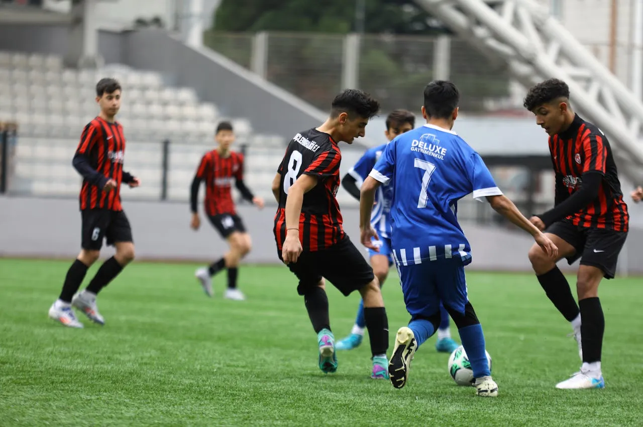 Największe sensacje Bundesligi zaskakujący triumfatorzy w niemieckiej piłce