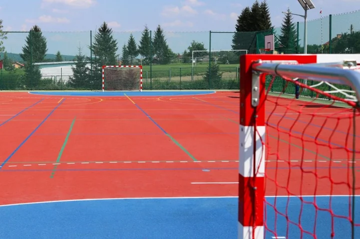 Piłkochwyty przy boiskach szkolnych – wymagania