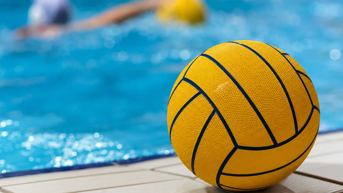 Łódzkie derby waterpolo na otwarcie sezonu. ŁSTW wygrało 14:12