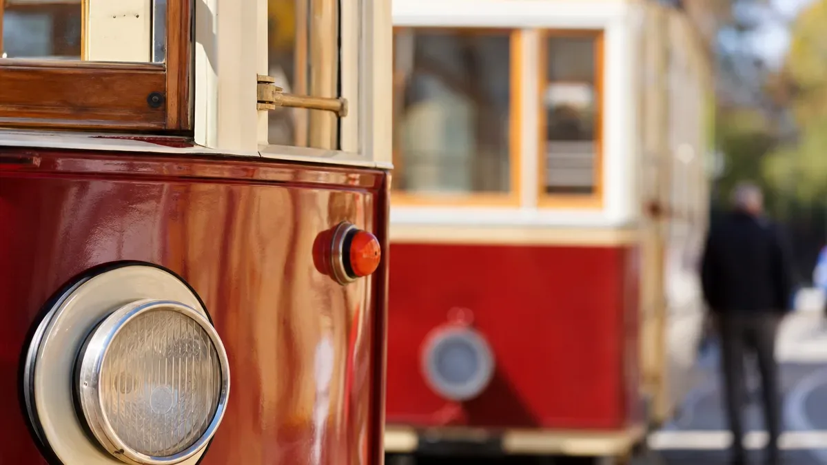 Łódzkie tramwaje jeżdżą od 125 lat. Tak zmieniały się przez dekady
