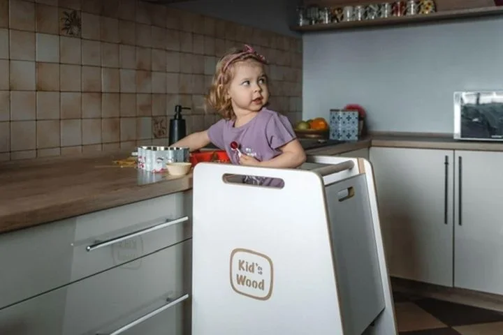 Jaki kitchen helper wybrać? Pomocnik kuchenny dla dzieci – poradnik zakupu