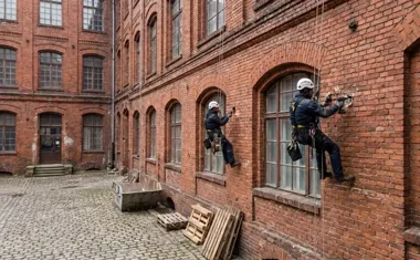 Łódzkie kamienice i fabryki: jak rewitalizować zabytkowe elewacje, gdy nie da się postawić rusztowania