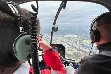 Voucher na lot za sterami helikoptera – 6 rzeczy do sprawdzenia przed zakupem prezentu
