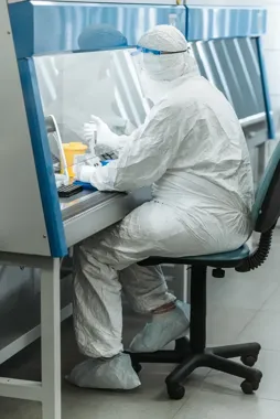 Bezpieczeństwo epidemiologiczne a standardy opakowań. Dlaczego atestowane pojemniki na odpady medyczne to fundament ochrony?