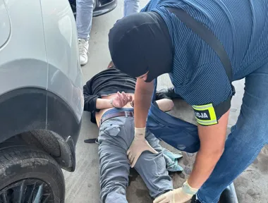 Policjanci odzyskali skradziony samochód. Zatrzymany próbował staranować radiowóz - Informacje Policja Łódzka