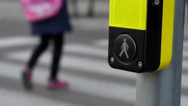 11 piktogramów „Szkoła” i 26 przejść. Łódzkie ulice przed rokiem szkolnym