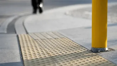 Nowe rondo i bezpieczniejsze przejścia na ulicy Dąbrowskiego