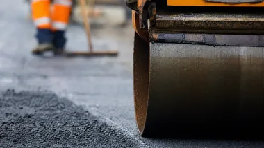 Na Mokrej zniknie trylinka. Cała ulica zyska asfalt, chodniki i parkingi