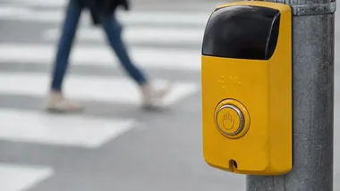 Policjanci uczyli dzieci bezpiecznej drogi do szkoły w Łodzi