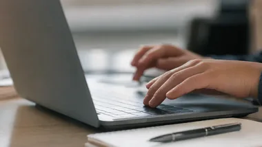 Stypendia w Łodzi sięgają 13,5 tys. zł. Są też akademiki i mieszkanie