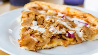 Pizza z kebabem nie tylko dla Szwedów. Gdzie znaleźć ją w Łodzi?