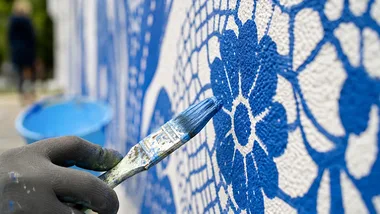Koronka na ścianie przy Wołowej 4A. Nowy mural NeSpoon w Łodzi