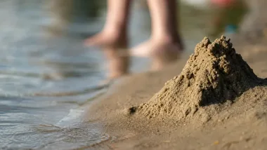 Na Jasieniu pojawił się pływający pomost. Wokół powstaje zielona strefa