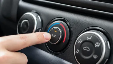 Klimatyzacja zimą nie jest zbędna. Może uchronić auto przed drogą awarią