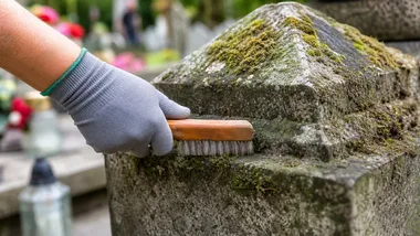 Znicze dla zapomnianych grobów. XIII edycja akcji przy Zakładowej
