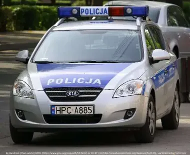 Sekundy od tragedii na trasie pod Tomaszowem - policjanci z Łodzi zareagowali bez wahania