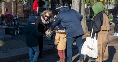 Grafika promocyjna wydarzenia 32. Kwesta na rzecz ratowania zabytków Starego Cmentarza w Łodzi