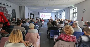 Grafika promocyjna wydarzenia Łódzka Akademia Pozytywnego Seniora – bezpłatny wykład inaugurujący X edycję