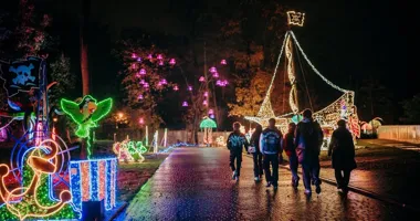 Grafika promocyjna wydarzenia Park Miliona Świateł – Alicja w Krainie Czarów
