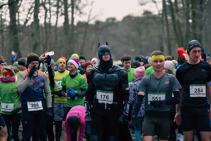 Grafika promocyjna wydarzenia XXXXI Bieg Sylwestrowy Łódź — leśny przełaj w Arturówku