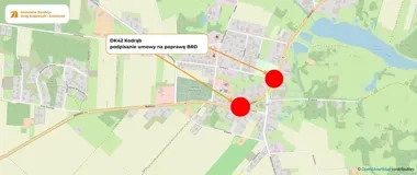 Dwa przejścia na ostrym łuku DK42. Jedno dostanie światła