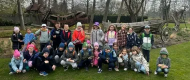 Dzieci uczą się ekologii w Konstantynowie Łódzkim, sadząc rośliny i poznając las