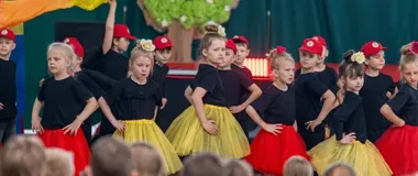 W SP nr 5 zabrzmiał świat. Uczniowie pokazali kulturę na scenie
