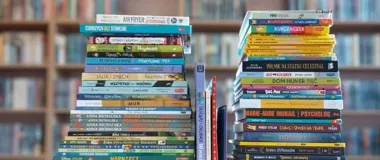 Nowe książki na półkach i znane serie wracają do łódzkiej biblioteki
