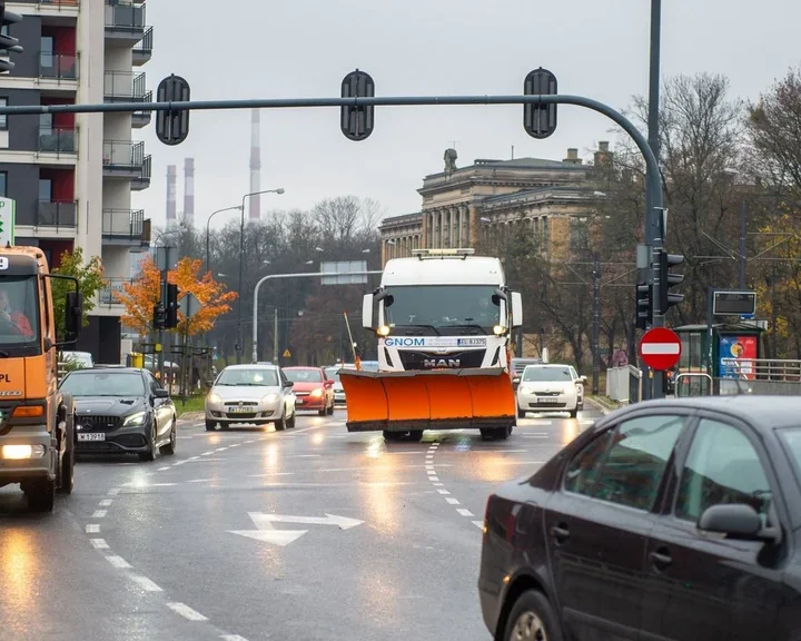 Zima nie odpuszcza - 85 pługopiaskarek wyjechało na ulice Łodzi