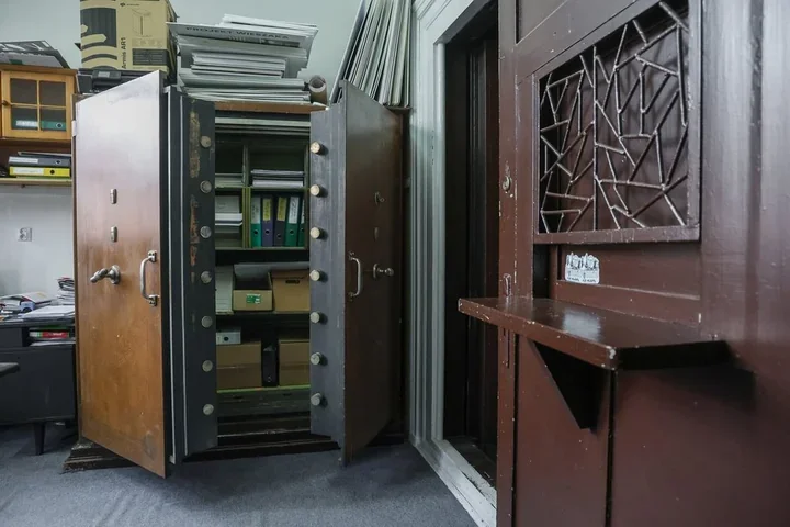 Sekrety przy Targowej 65 – bajkowa aula i pancerny skarbiec w dawnej posiadłości Scheiblera