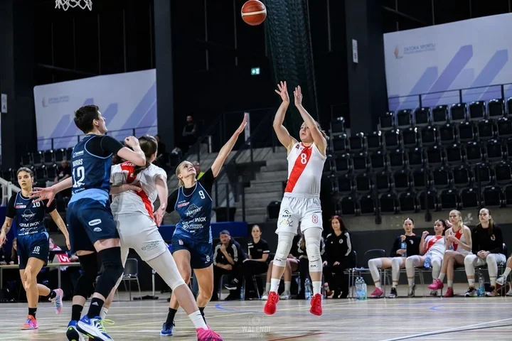 ŁKS KK Łódź jedzie do Łomianek – lider tabeli zmierzy się z SMS PZKosz po serii zwycięstw