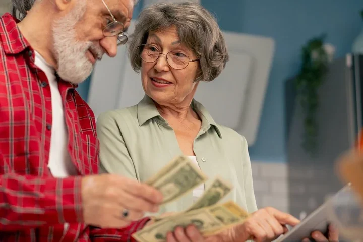 Świadczenie honorowe dla stulatków – ile wynosi dodatek i kto go otrzyma