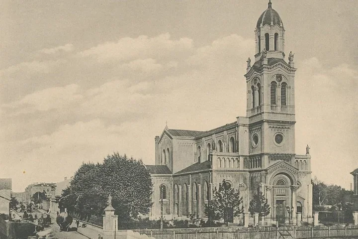 Budowa pierwszego murowanego kościoła w Łodzi - historia parafii św. Krzyża