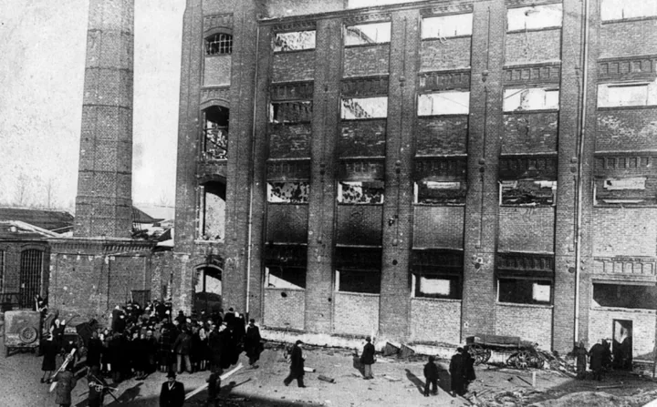 Ogień i milczenie - masowy mord w Radogoszczu pod koniec okupacji