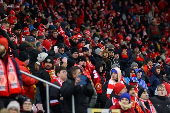 Remis na stadionie Widzewa – bezbramkowe starcie z Cracovią i zdjęcia z trybun