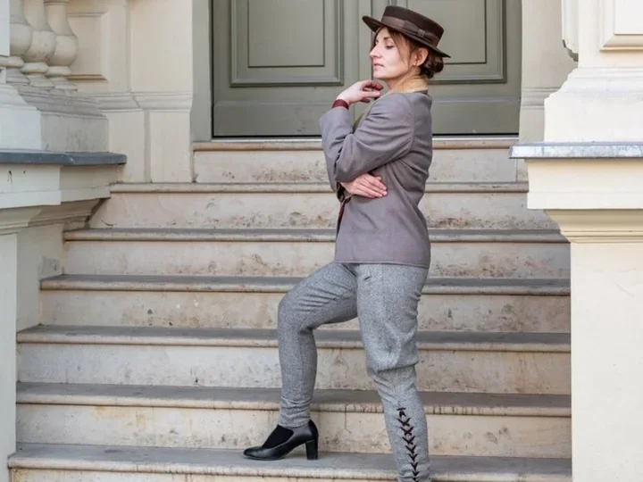 Kobiety w spodniach na Piotrkowskiej wywołały w Łodzi prawdziwe zgorszenie