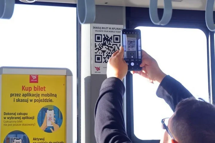 Kody QR w MPK Łódź - jak szybko kupić i skasować bilet w tramwaju i autobusie