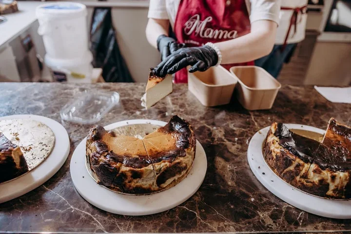 W Łodzi powstało królestwo serników baskijskich – Mama sernik i kruszonka na Nawrot