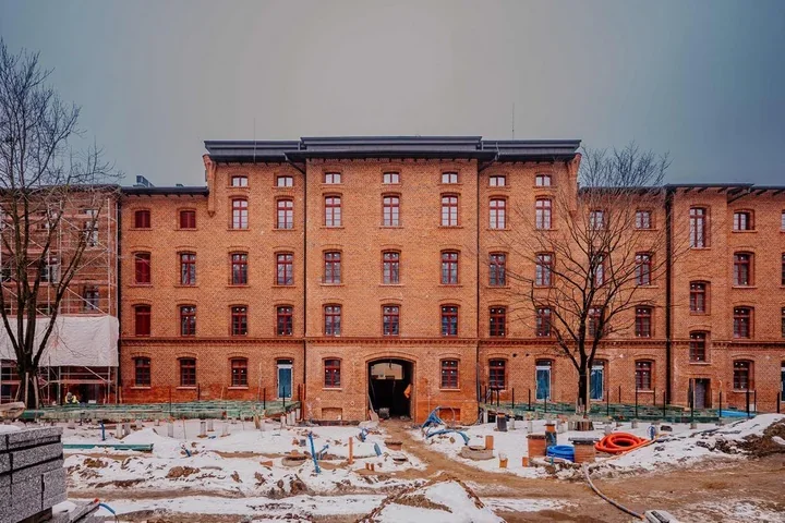 Famuły Poznańskiego zmieniają się w mieszkania, biura i lokale przy Ogrodowej