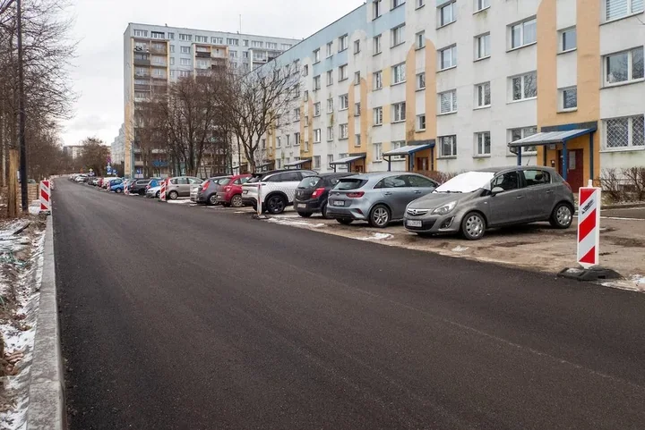 Remont ul. Bartoka w Łodzi - nowa nawierzchnia i dodatkowe miejsca parkingowe