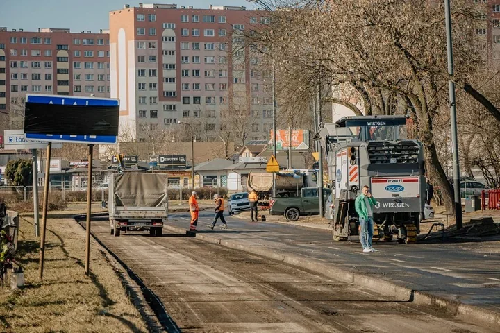 Przebudowa Broniewskiego w Łodzi – nowe torowisko MPK i prace na ulicy w pełni