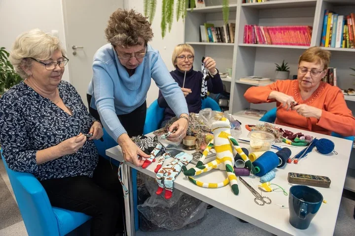 Styczeń w Centrach Seniora w Łodzi - dni otwarte, wykład o oszustwach i zajęcia ruchowe