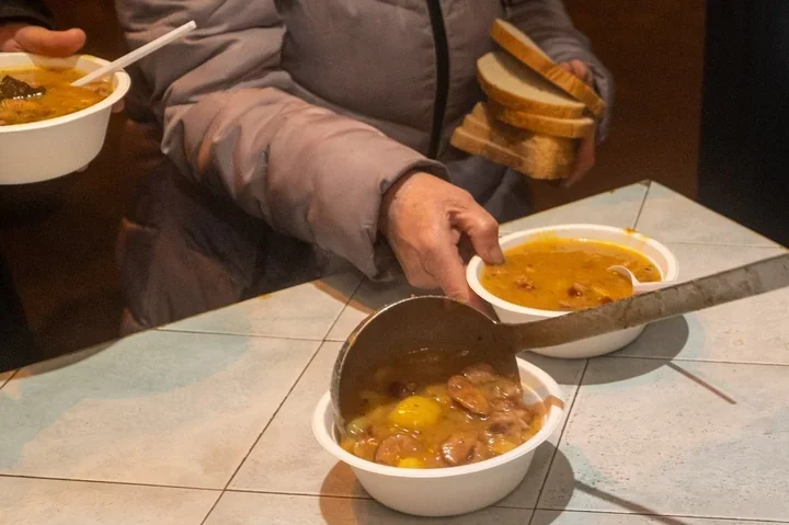 Gdzie szukać pomocy w mrozie - wsparcie dla osób w kryzysie bezdomności w Łodzi