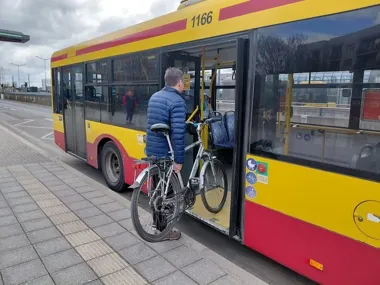 Rower w MPK Łódź nie zawsze wjedzie do środka. O tym decyduje jeden znak