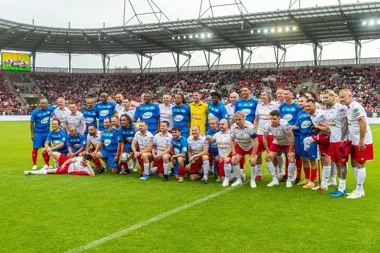 Mecz Gwiazd wraca na stadion Widzewa – legendy piłki znów na łódzkiej murawie