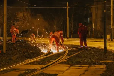 Nocą przy rondzie słychać szyny, które MPK łata do końca marca