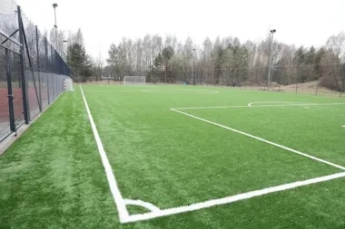 Na szkolnych boiskach w Łodzi rusza wielka zmiana, dojdą hale i nowe obiekty sportowe