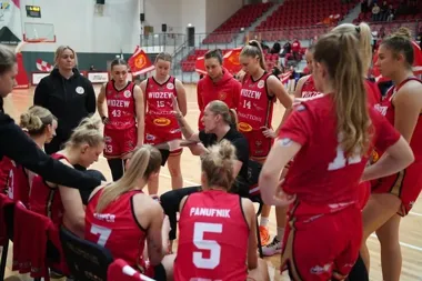 Łódzkie koszykarki kończą sezon z mocnym akcentem i wchodzą w play-offy