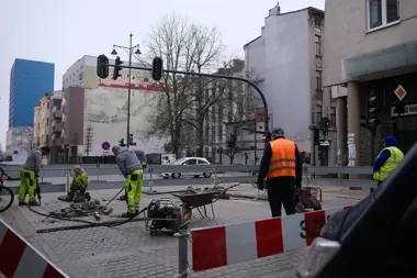 Remont skrzyżowania Nawrot – Sienkiewicza. Utrudnienia w ruchu i zmiany tras MPK